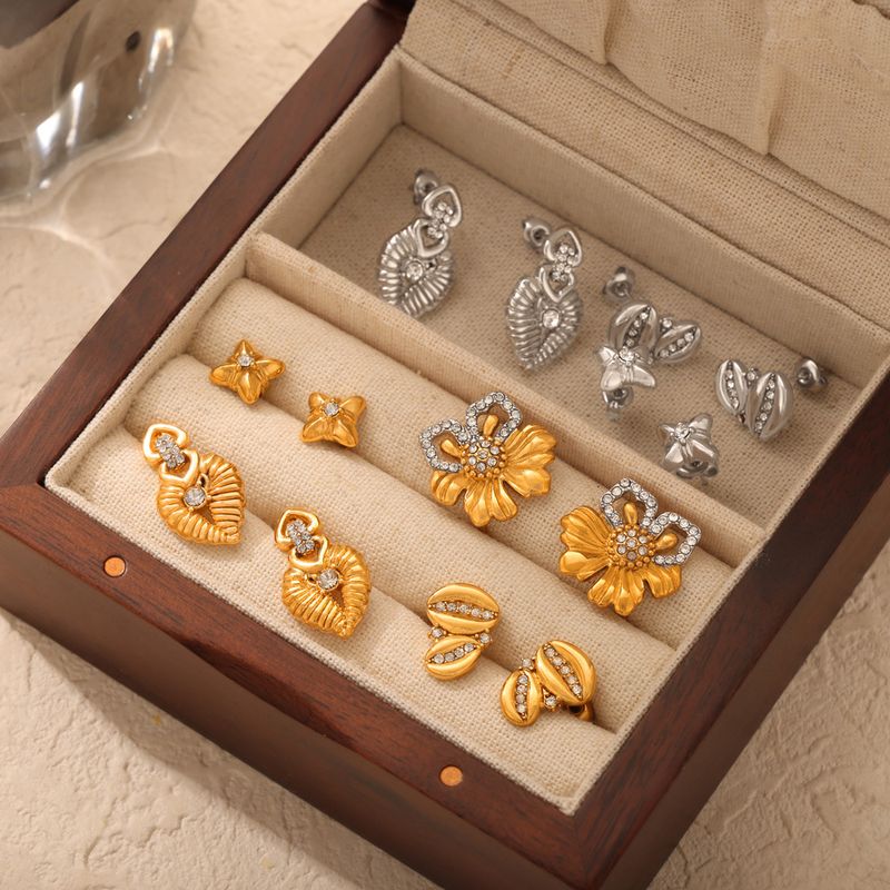 1 Pair Casual Simple Style Commute Flower Plating Inlay Titanium Steel Rhinestones 18K Gold Plated Ear Studs