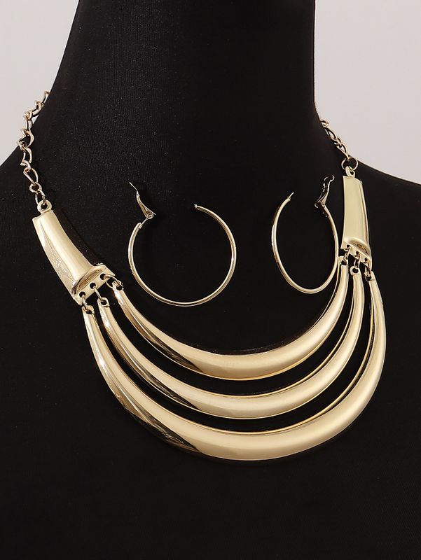 Vintage Style Exaggerated Luxurious Solid Color Iron Layered Women's Jewelry Set