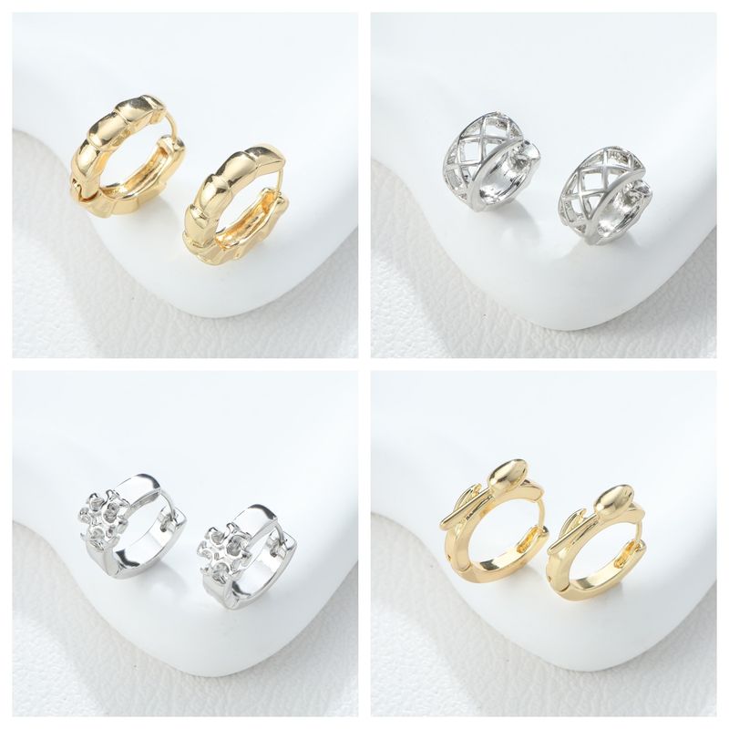 1 Pieza Estilo IG Estilo Simple Color Sólido Flor Rombo Ahuecar Embutido Aleación Diamantes De Imitación Aretes