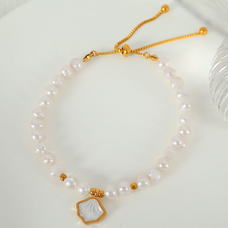 Süßwasserperle Weiße Schalentiere Titan Stahl 18 Karat Vergoldet Elegant Perlen Hülse Armbänder