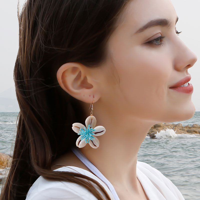 1 Pair Simple Style Classic Style Flower Patchwork Resin Shell Drop Earrings