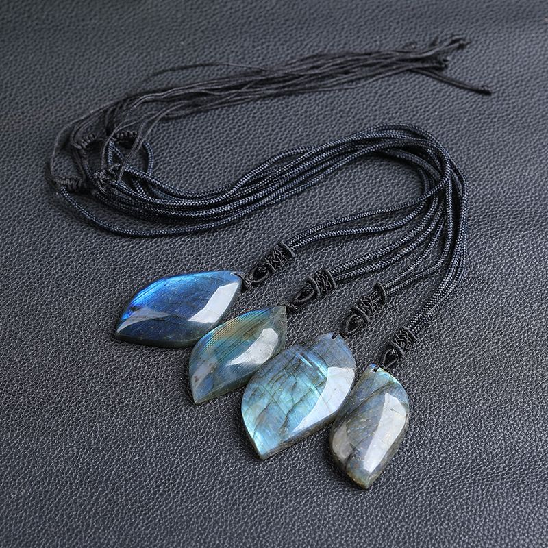 Simple Style Stone Natural Crystal Labradorite Pendant Necklace In Bulk