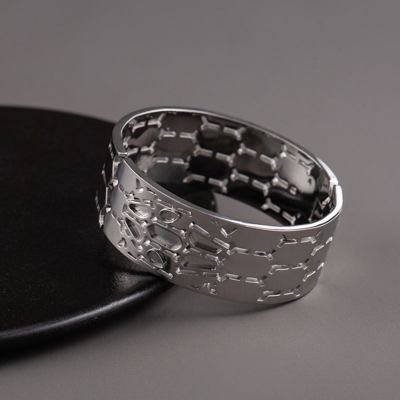 Exaggerated French Style Modern Style Geometric 304 Stainless Steel Polishing Hollow Out Carving Women's Bangle