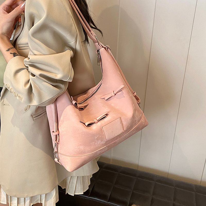 Women's Medium Pu Leather Solid Color Streetwear Pillow Shape Zipper Shoulder Bag
