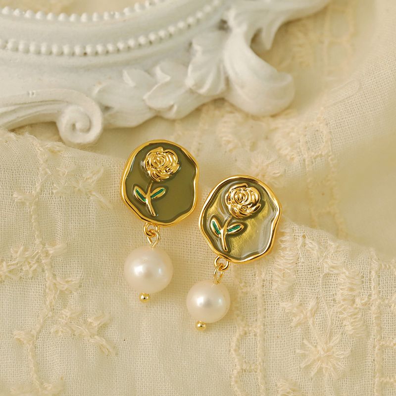 1 Paire Élégant Style Vintage Dame Rose Émail Incruster Le Cuivre Perle D'eau Douce Boucles D'oreilles