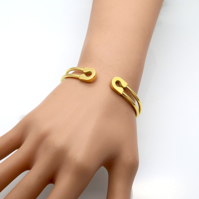 Acero Inoxidable 304 Chapados en oro de 18k Casual Estilo Simple Ahuecar Color Sólido Brazalete