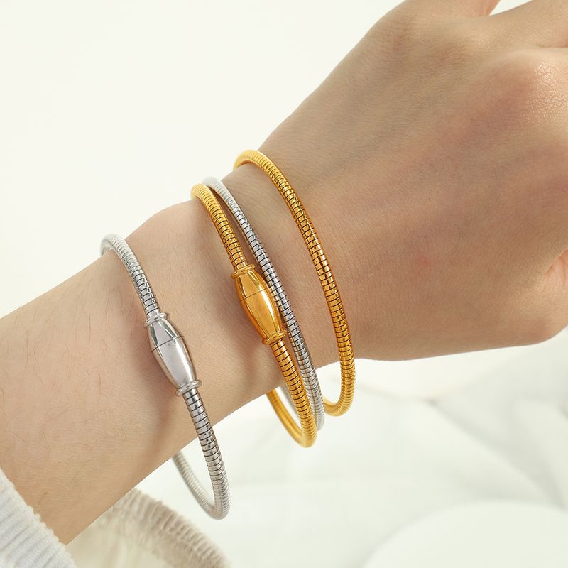 Titan Stahl 18 Karat Vergoldet Einfacher Stil Runden Überzug Linien Armbänder
