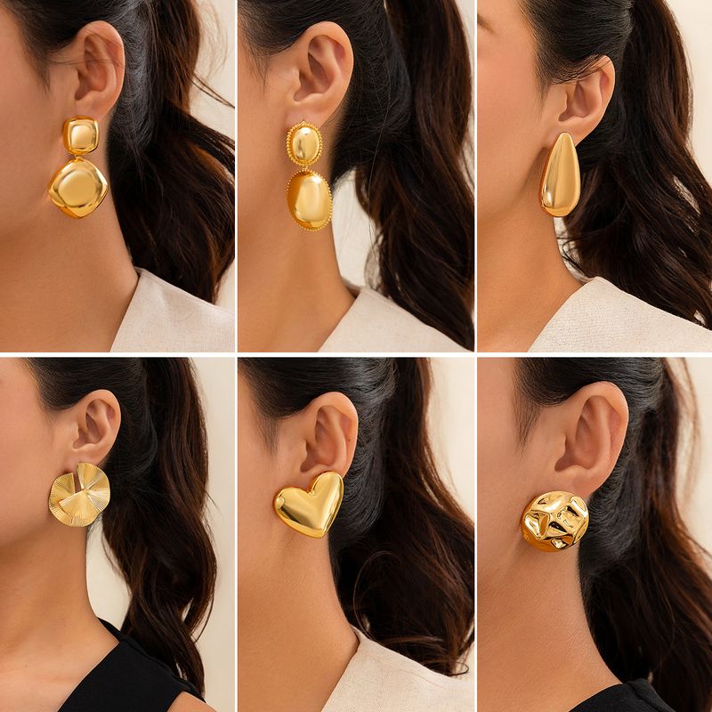 1 Par Estilo Simple Estilo Clásico Gotitas De Agua Forma De Corazón Enchapado Hierro Chapado En Oro Pendientes