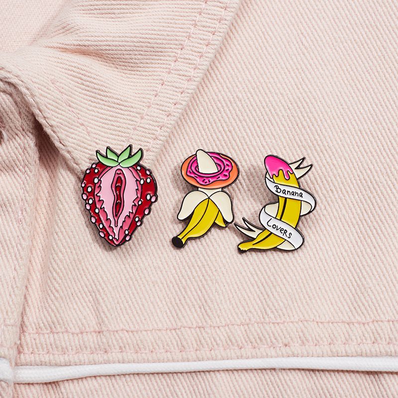 Cartoon Style Cute Sweet Fruit Strawberry Zinc Alloy Plating Unisex Brooches