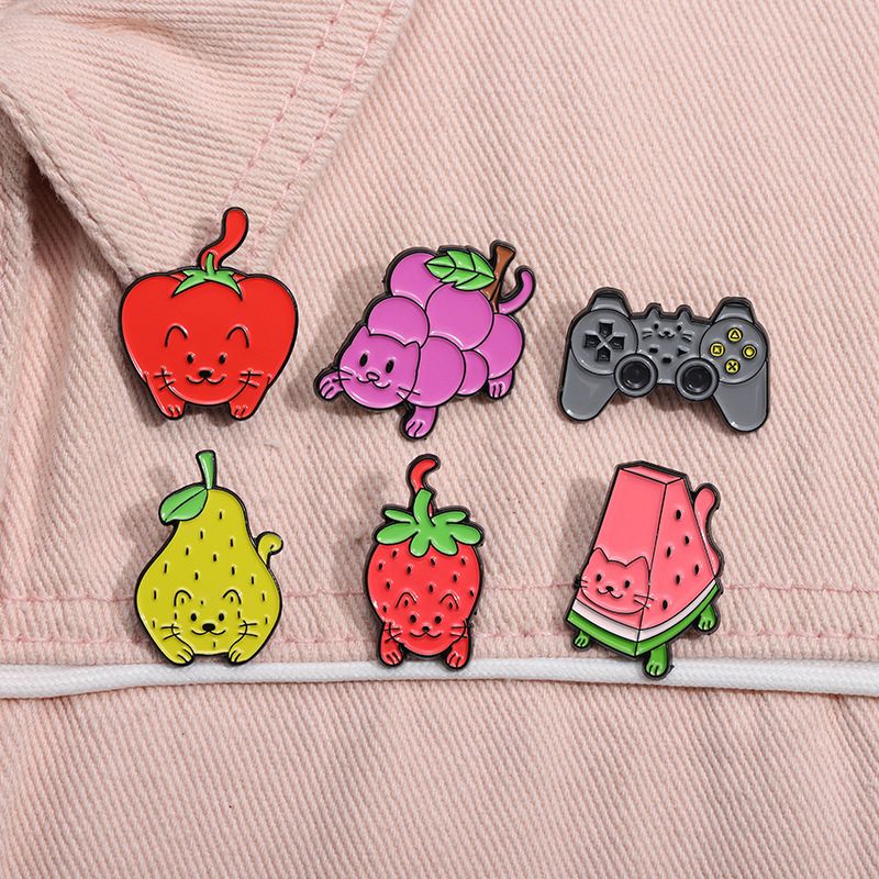 Style De Bande Dessinée Mignon Sucré Fruit Fraise Pastèque Alliage De Zinc Placage Unisexe Broches