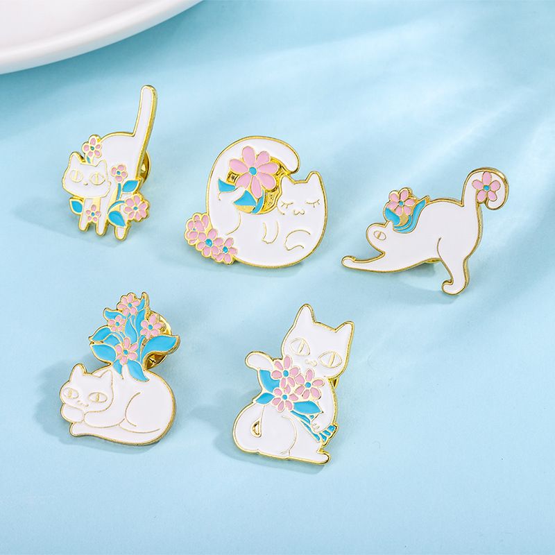 Simple Style Cat Zinc Alloy Stoving Varnish Women's Brooches