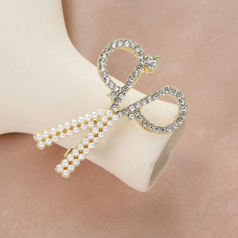 Cute Wedding Letter Alloy Inlay Pearl Zircon Women's Brooches 1 Piece
