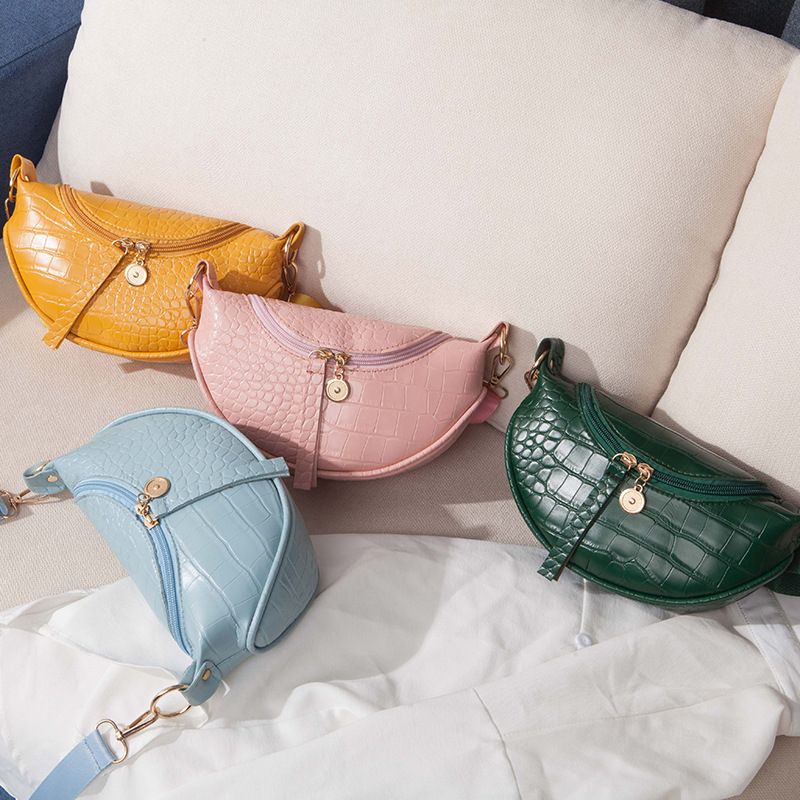 Women's Medium Pu Leather Solid Color Streetwear Dumpling Shape Zipper Crossbody Bag