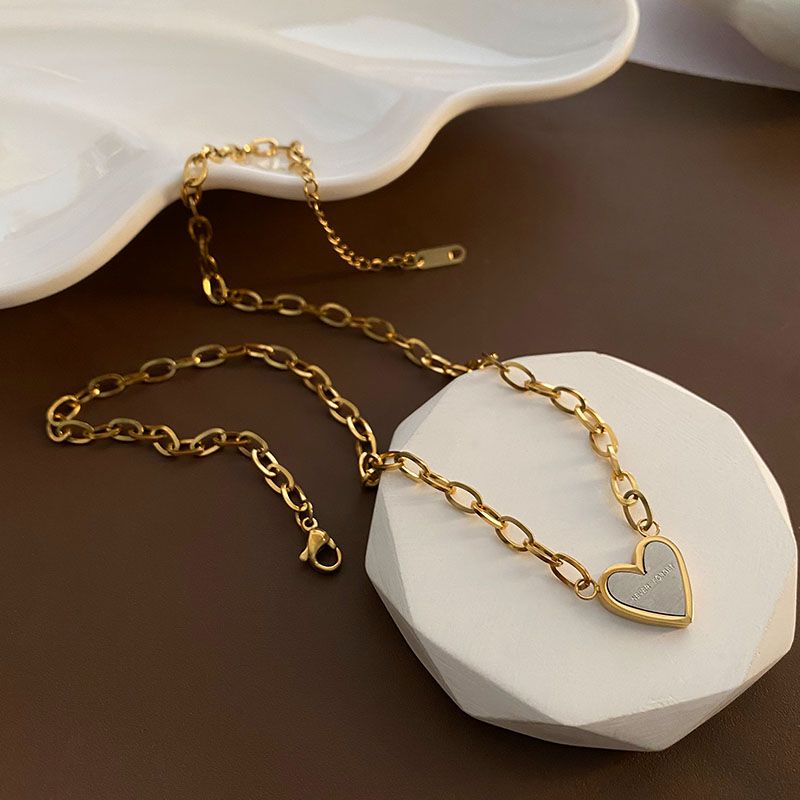 Titan Stahl 18 Karat Vergoldet Einfacher Stil Herzform Halskette