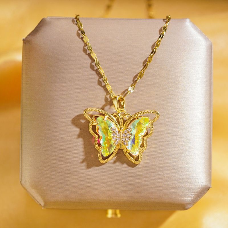 Venta Al Por Mayor Elegante Brillante Mariposa Acero Inoxidable 304 Cobre Ahuecar Embutido Chapados en oro de 18k Vidrio Circón Collar Colgante