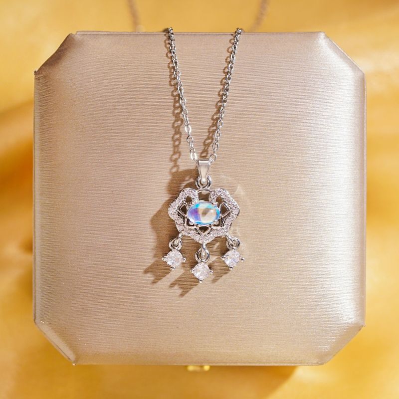 304 Stainless Steel Copper K Gold Plated Elegant Simple Style Inlay Lock Zircon Pendant Necklace