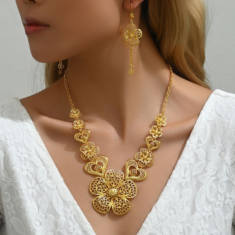 Elegant Bridal Streetwear Heart Shape Flower Alloy Hollow Out 18K Gold Plated Women's Jewelry Set