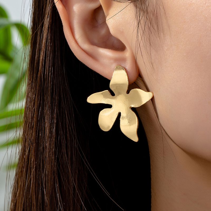1 Pair Elegant Simple Style Artistic Solid Color Flower Zinc Alloy Ear Studs
