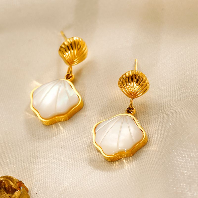 1 Par Estilo Moderno Estilo Simple Estilo Clásico Cascarón Enchapado Embutido Acero Inoxidable 304 Carcasa Blanca Chapados en oro de 18k Pendientes De Gota