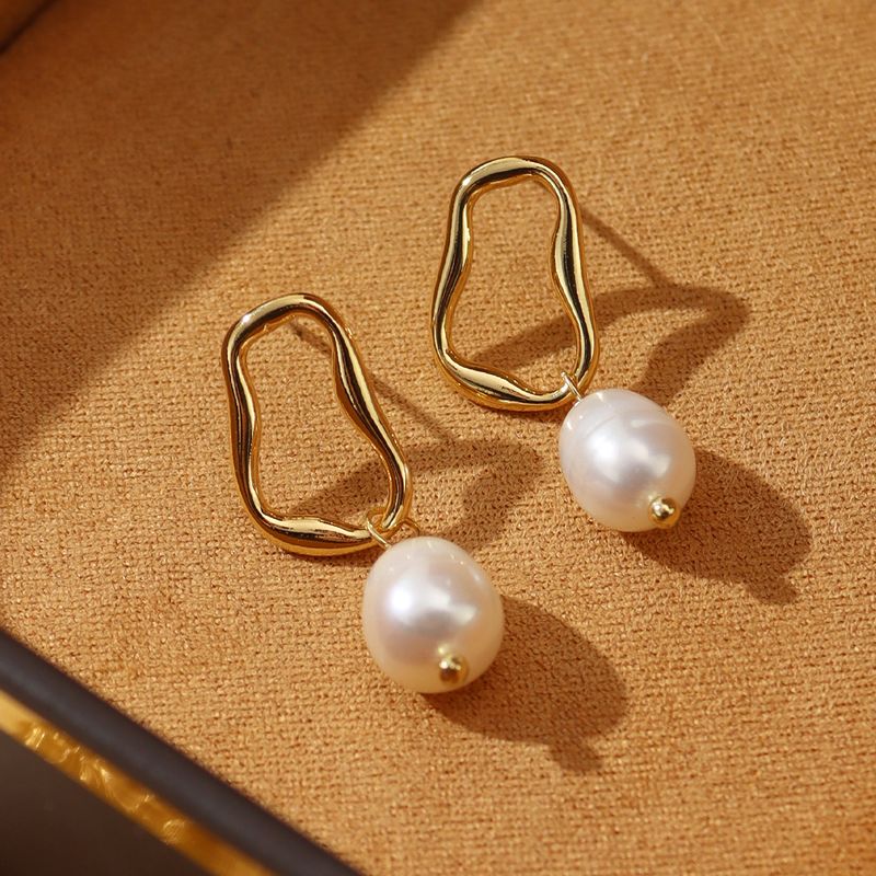 1 Paire Style Simple Style Classique Couleur Unie Perle D'eau Douce Alliage De Cuivre Boucles D'oreilles
