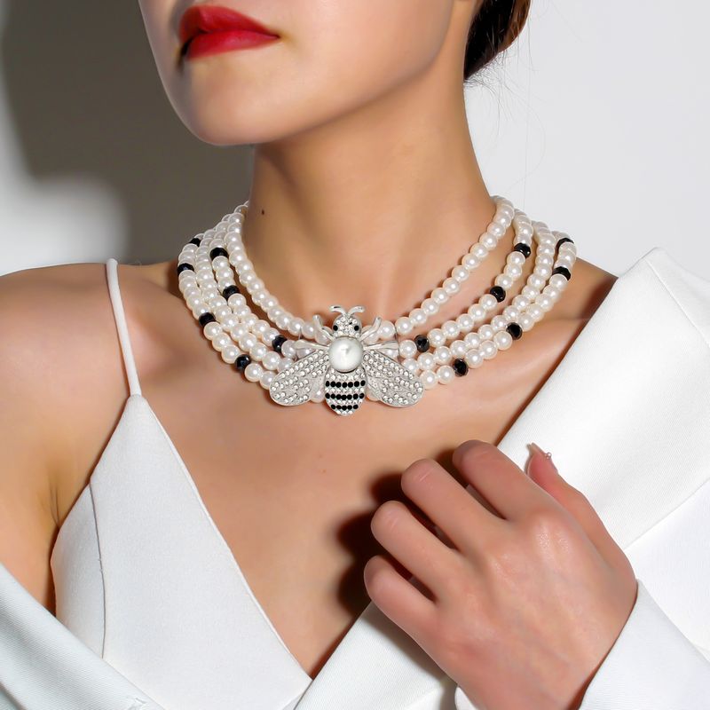 Joyería Al Por Mayor Elegante Glamour Abeja El Plastico Aleación De Zinc Diamantes De Imitación Plateado Con Cuentas Embutido Collar