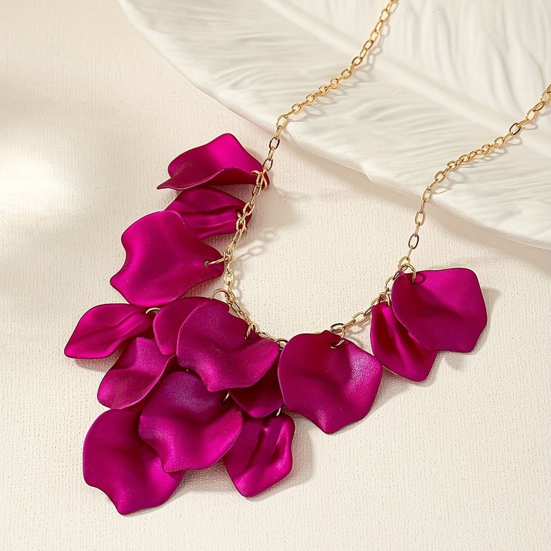 Wholesale Jewelry Elegant Lady Sweet Petal Alloy Plastic Pendant Necklace