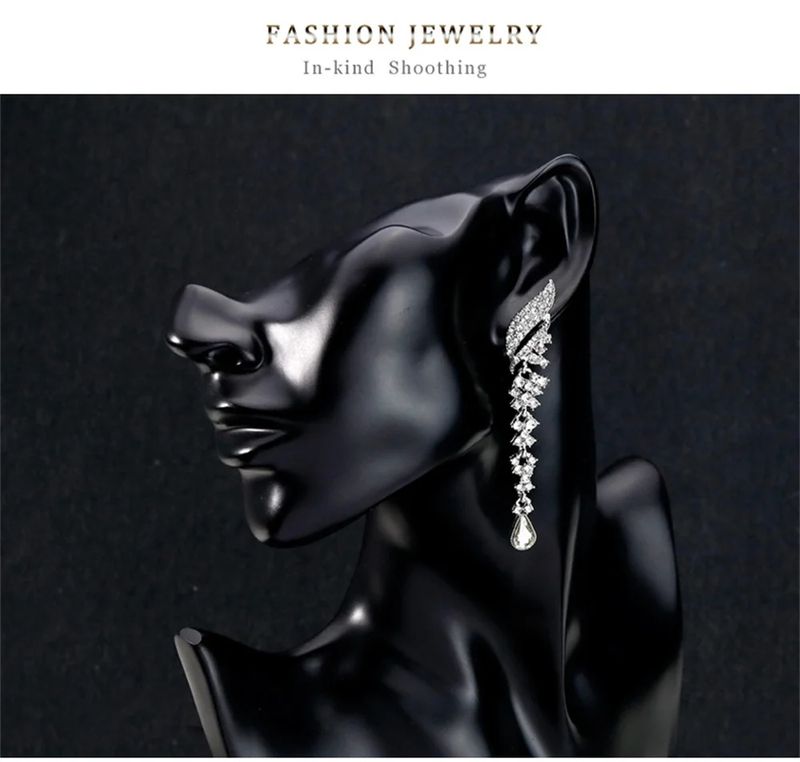 1 Pair Elegant Business Shiny Tassel Inlay Alloy Crystal Rhinestones Gold Plated Drop Earrings