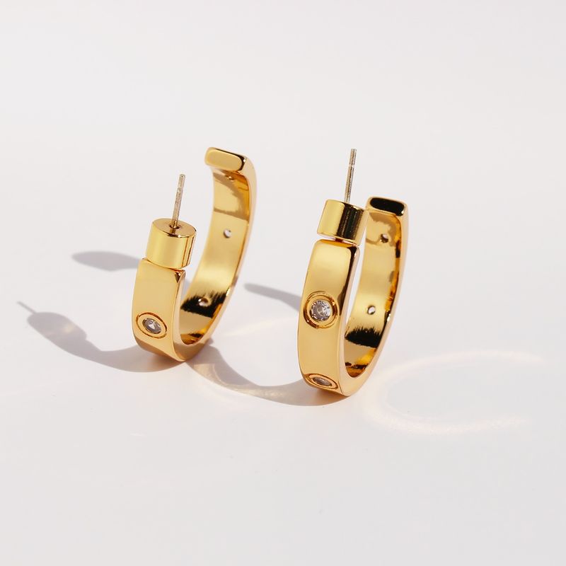 1 Par Estilo Simple Forma De C Enchapado Embutido Latón Circón Chapados en oro de 18k Pendientes