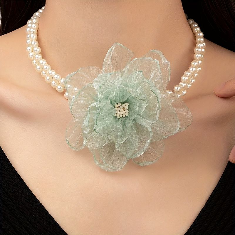 Elegant Luxurious Queen Flower Plastic Women's Necklace