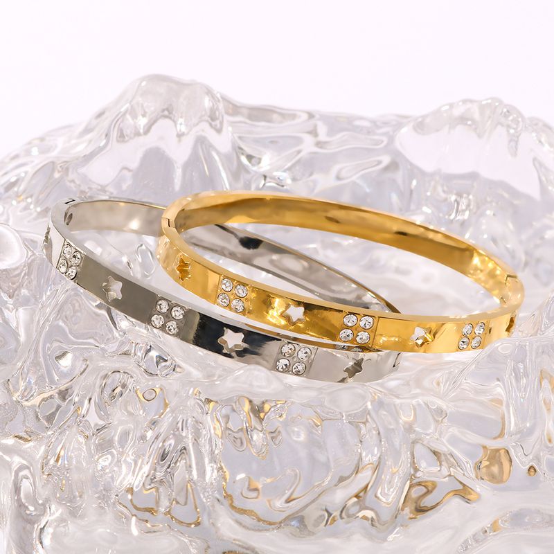 Acero Inoxidable 304 Chapados en oro de 18k Formal Estilo Simple Enchapado Ahuecar Embutido Estrella Circón Brazalete