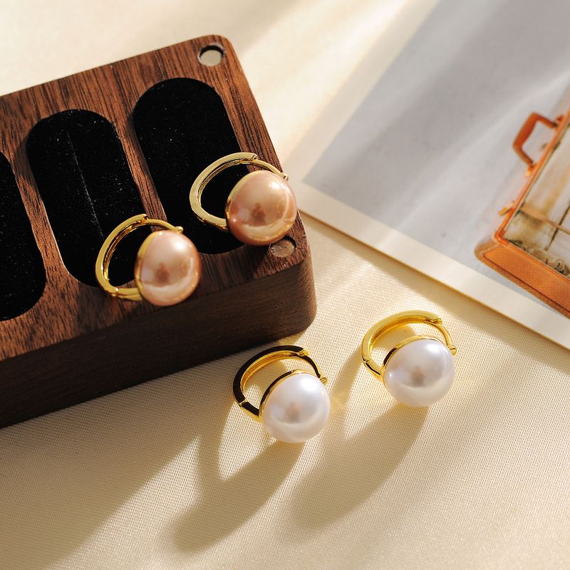 1 Pair Simple Style Round Inlay Copper Pearl 18K Gold Plated Earrings