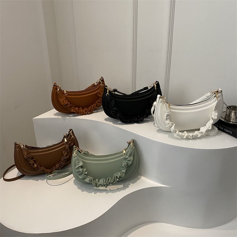 Women's Medium Pu Leather Solid Color Vintage Style Classic Style Dumpling Shape Zipper Saddle Bag