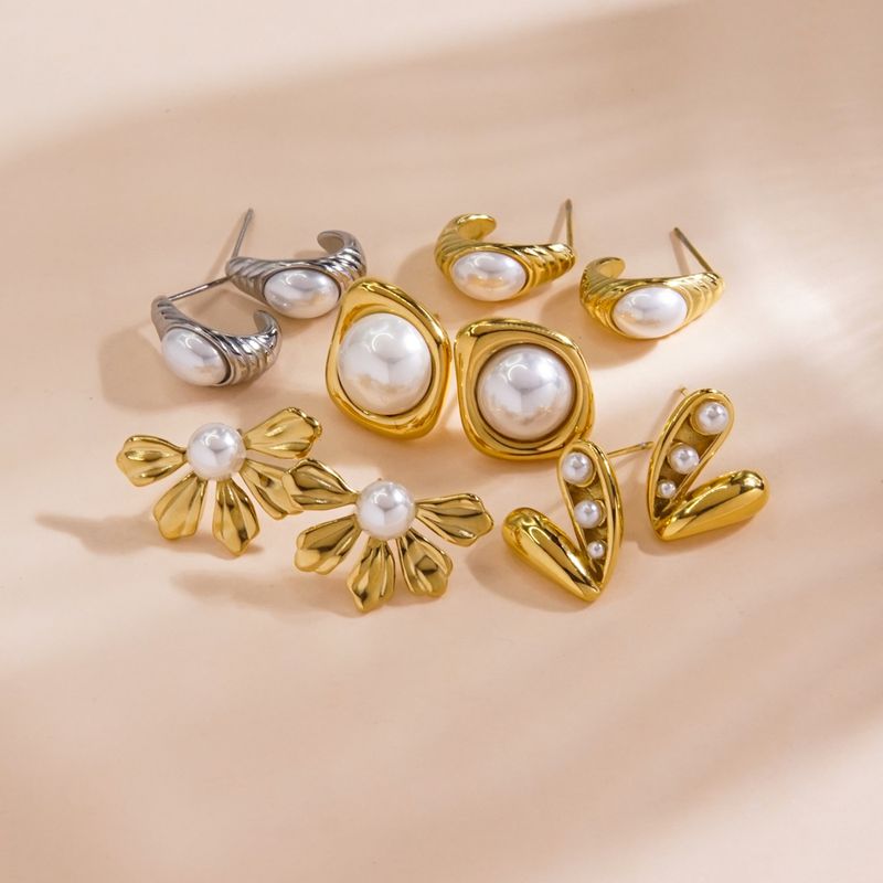 1 Pair IG Style Modern Style Classic Style Irregular Heart Shape Flower Inlay 304 Stainless Steel Shell Pearls 14K Gold Plated Ear Studs