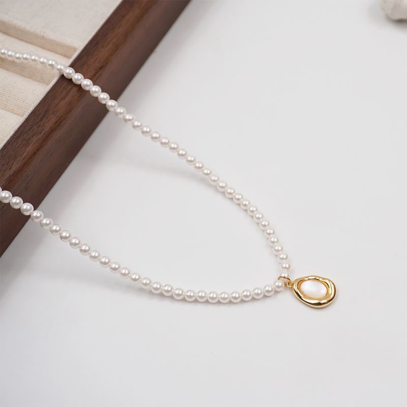 Elegant Lady Streetwear Geometric Imitation Pearl Copper Inlay Shell Fritillary Gold Plated Women's Pendant Necklace