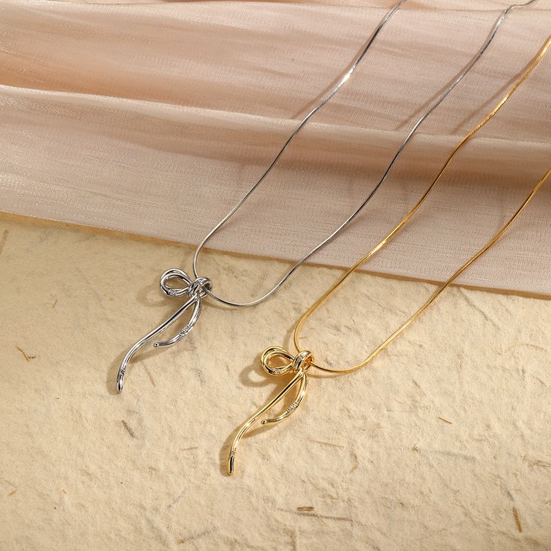 Básico Estilo Simple Estilo Clásico Nudo De Lazo Metal Cobre Chapados en oro de 18k Mujeres Collar Colgante