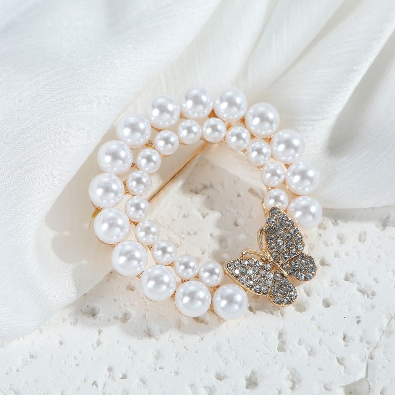 Elegante Pastoral Mariposa Aleación Embutido Diamantes De Imitación Perla Mujeres Broches 1 Pieza