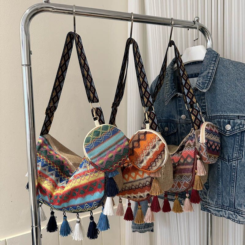 Women's Medium Special Material Geometric Ethnic Style Streetwear Tassel Dumpling Shape Zipper Tote Bag