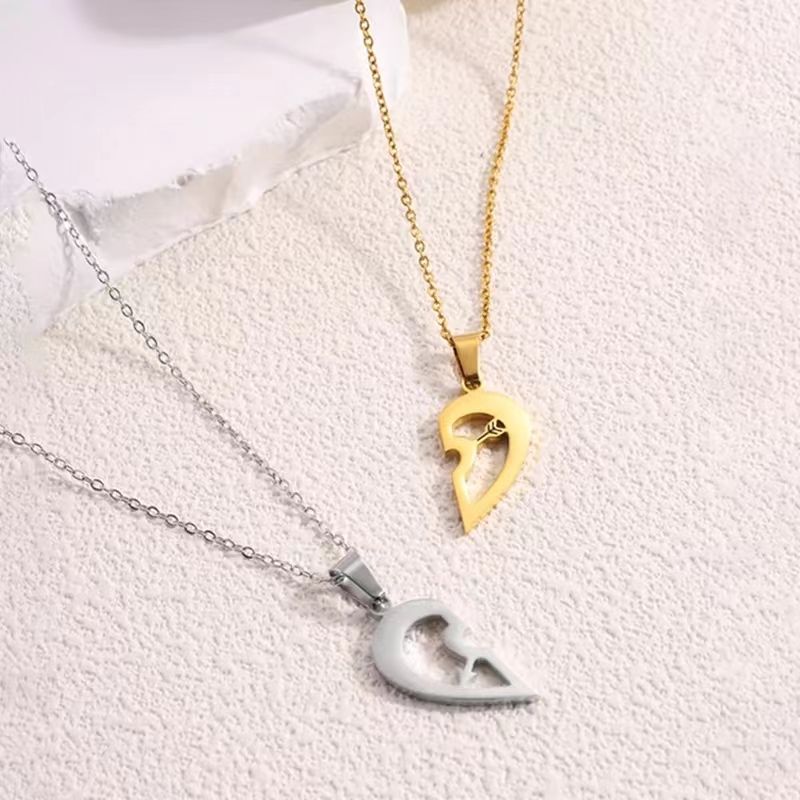 Edelstahl 304 18 Karat Vergoldet Romantisch Einfacher Stil Aushöhlen Herzform Halskette Mit Anhänger