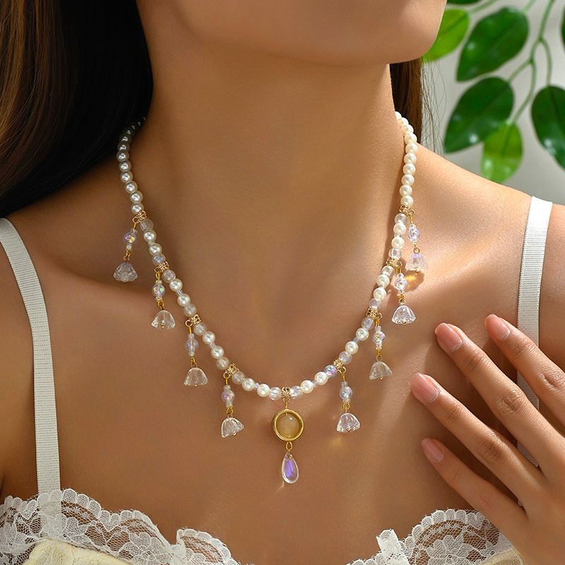 Elegant Dame Strassenmode Quaste Blume Künstliche Perle Legierung Inlay Künstlicher Kristall Frau Halskette Mit Anhänger