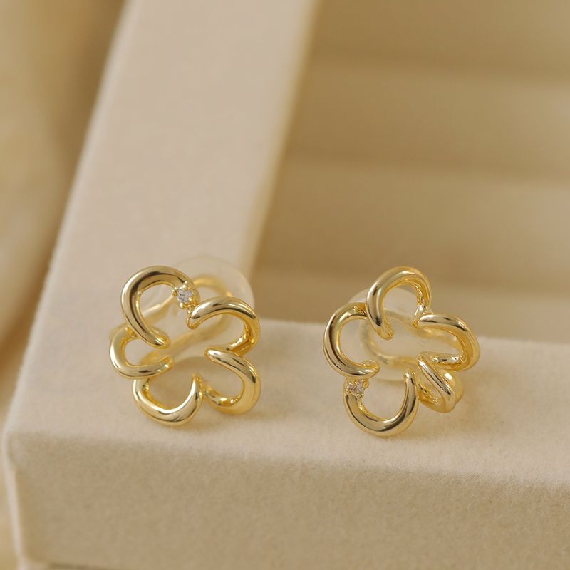 1 Piece Baroque Style Modern Style Classic Style Flower Bow Knot Inlay Copper Imitation Pearl Zircon 14K Gold Plated Ear Cuffs