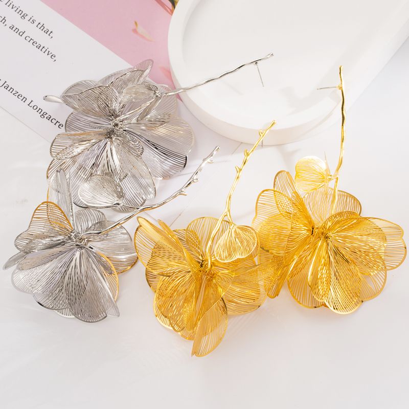 1 Paar Elegant Ferien Glänzend Blütenblatt Überzug Legierung Vergoldet Versilbert Tropfenohrringe