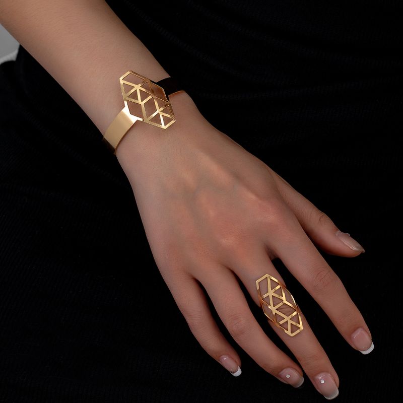 Einfacher Stil Klassischer Stil Einfarbig 14 Karat Vergoldet Legierung Großhandel Ringe Armbänder