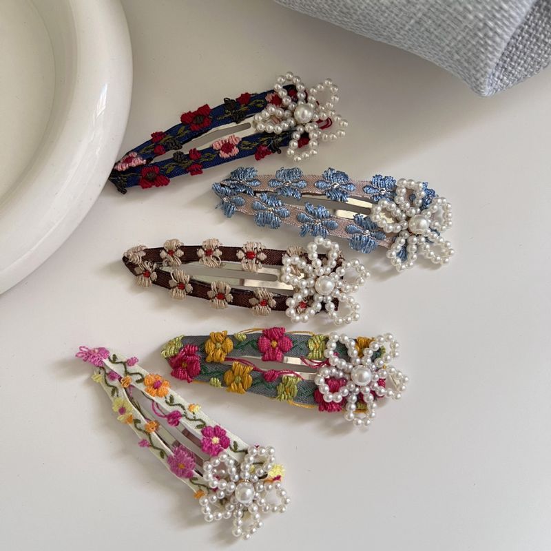 Women's Simple Style Embroidery Flower Cloth Iron Hair Clip