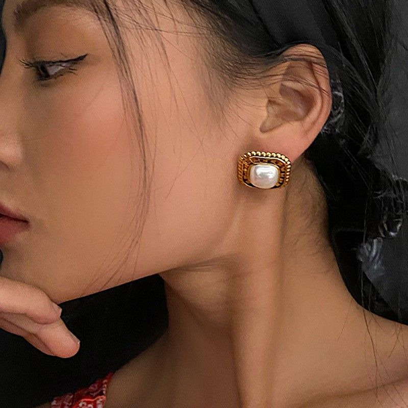 1 Pair Elegant Modern Style Square Laser Inlay Copper Brass Pearl Gold Plated Ear Studs