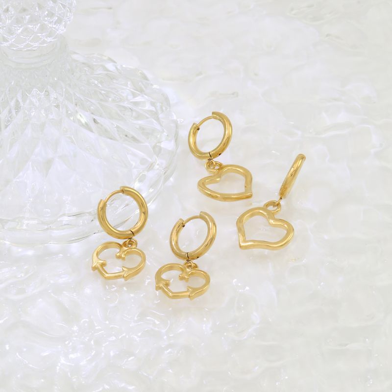 1 Paire Décontractée Style Simple Forme De Cœur Placage Acier Inoxydable 304 Plaqué Or 18K Boucles D'oreilles