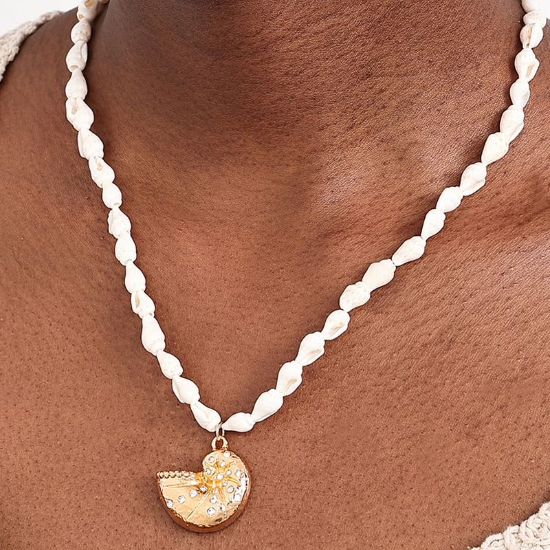 Großhandel Schmuck Ferien Strand Klassischer Stil Muschel Hülse Zinklegierung Perlen Halskette Mit Anhänger