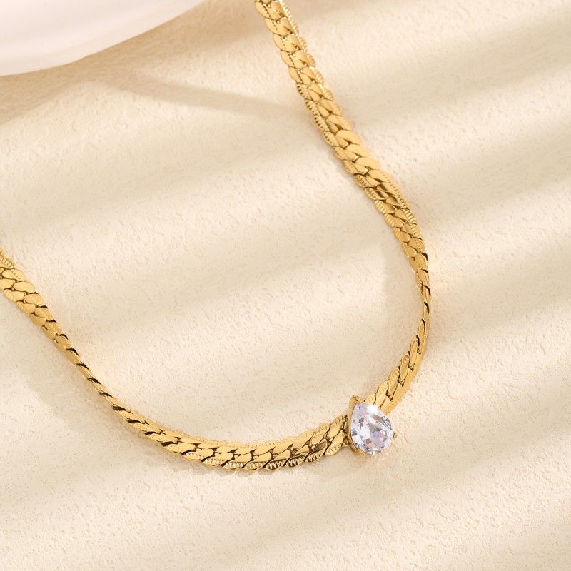Acero Titanio Chapados en oro de 18k Estilo Simple Estilo Clásico Enchapado Embutido Color Sólido Diamantes De Imitación Artificiales Collar