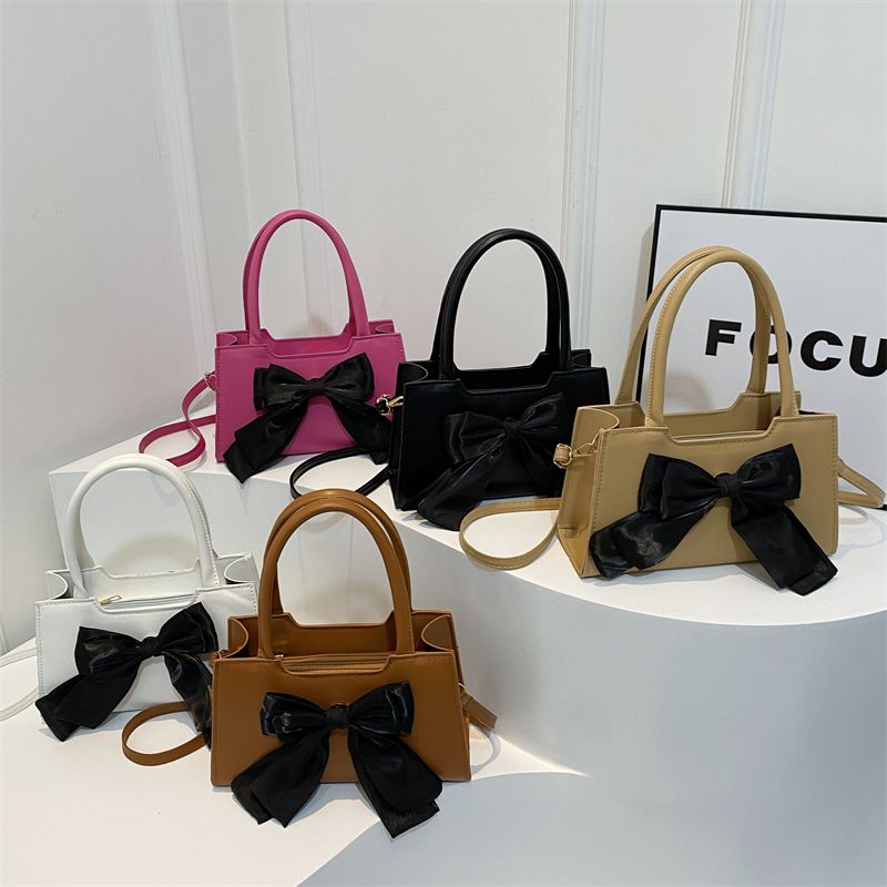 Women's Medium Pu Leather Solid Color Bow Knot Classic Style Streetwear Zipper Crossbody Bag