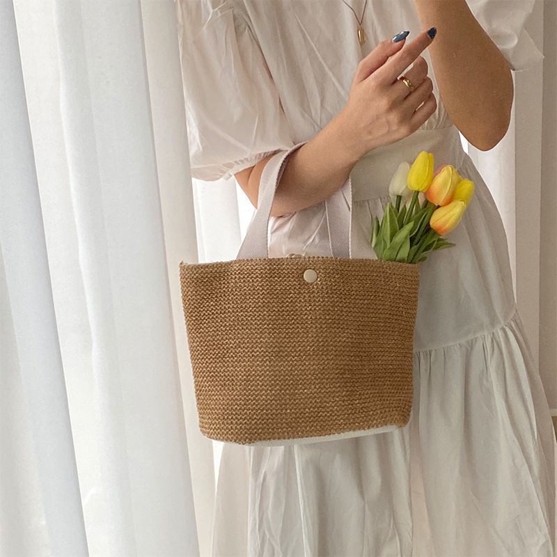 Women's Medium Straw Solid Color Vacation Beach Weave Bucket Magnetic Buckle Straw Bag