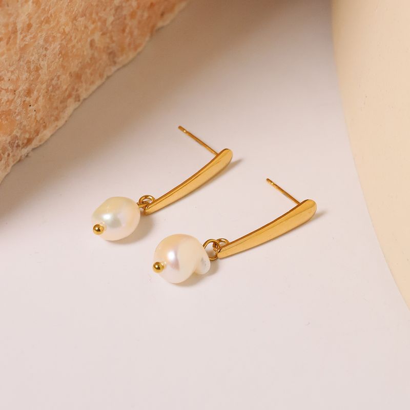 1 Paire Style Simple Style Classique Couleur Unie Placage Incruster Acier Au Titane Perle Plaqué Or 18K Boucles D'oreilles